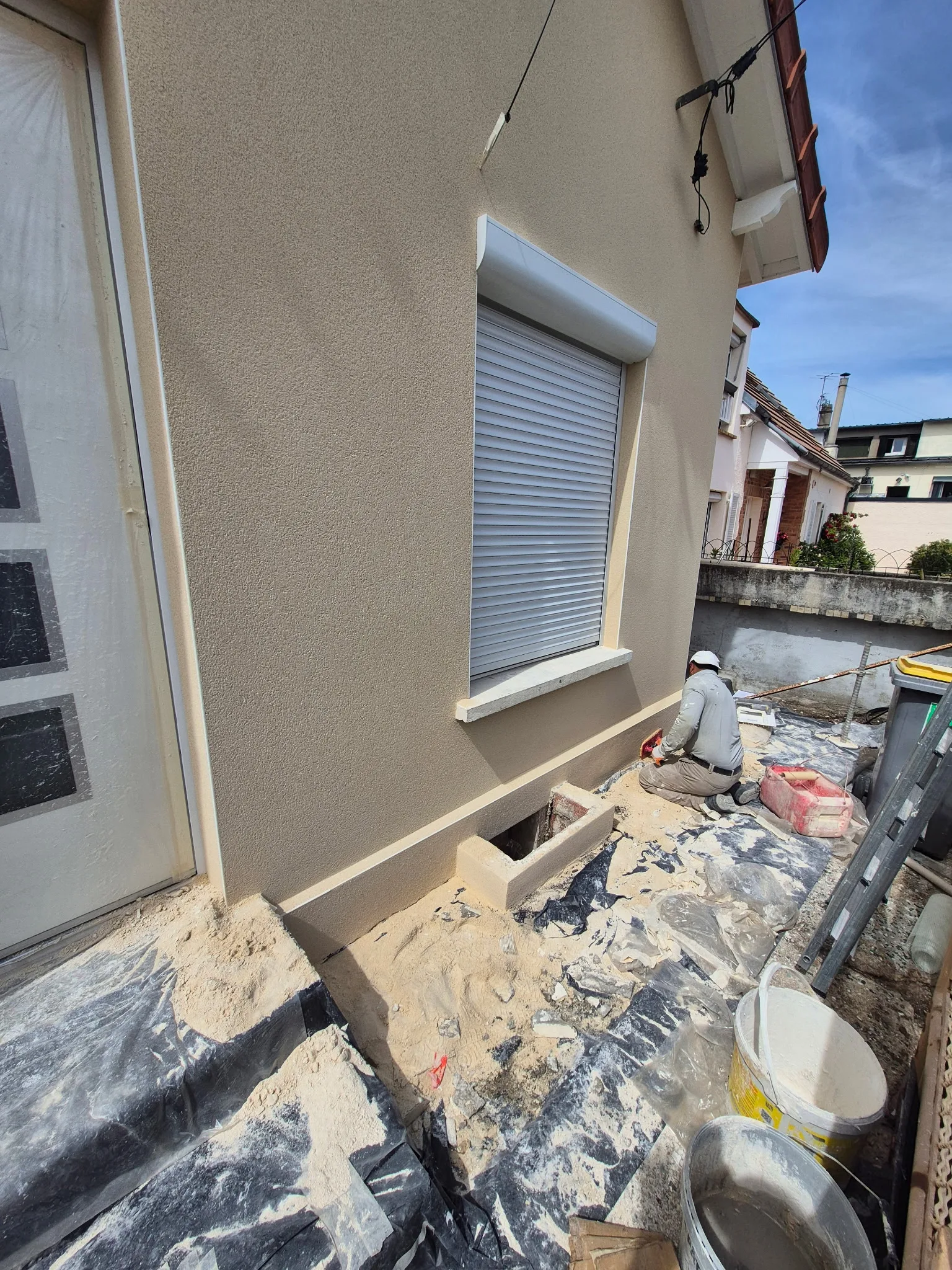Ravalement de façade en cours — Façade